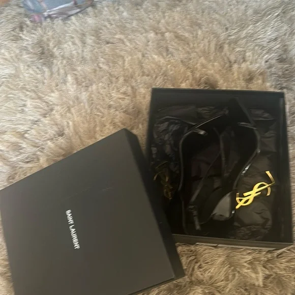 YSL SANDALS WITH GOLD HEELS. Comes in the box. Runs small. Perfect for 8.5/9 - Picture 1 of 5